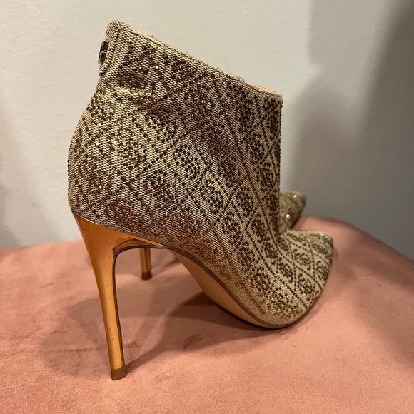 GUESS Women's Fazzie Ankle Boot - Picture 1 of 4